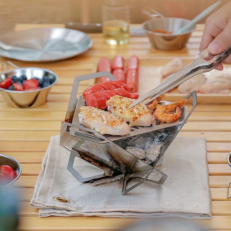 Simple card-shaped triangular incinerator