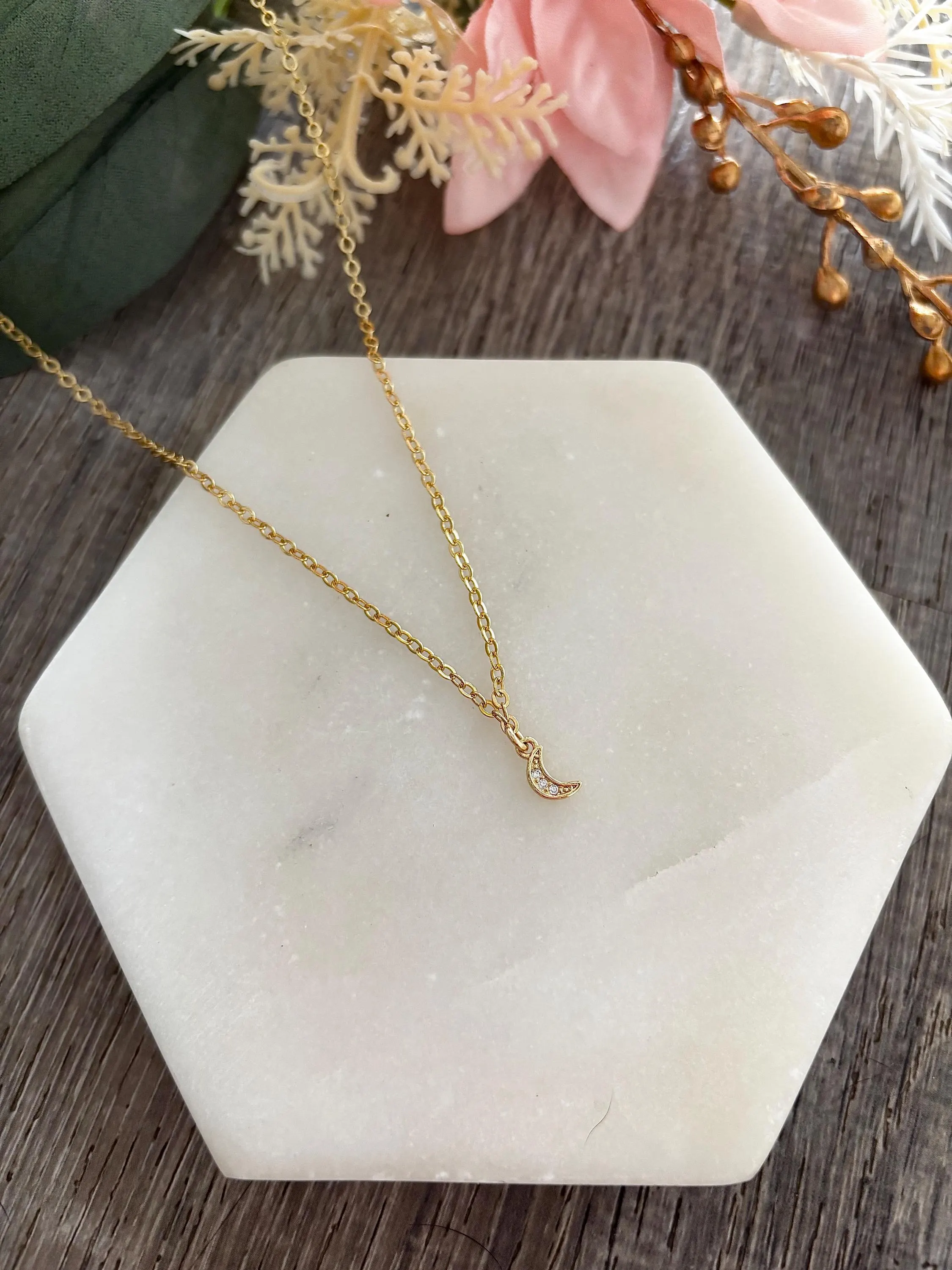 Luna Pendant Necklace