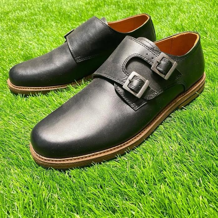 Toba sepatu Monk Strap dari Bajalan