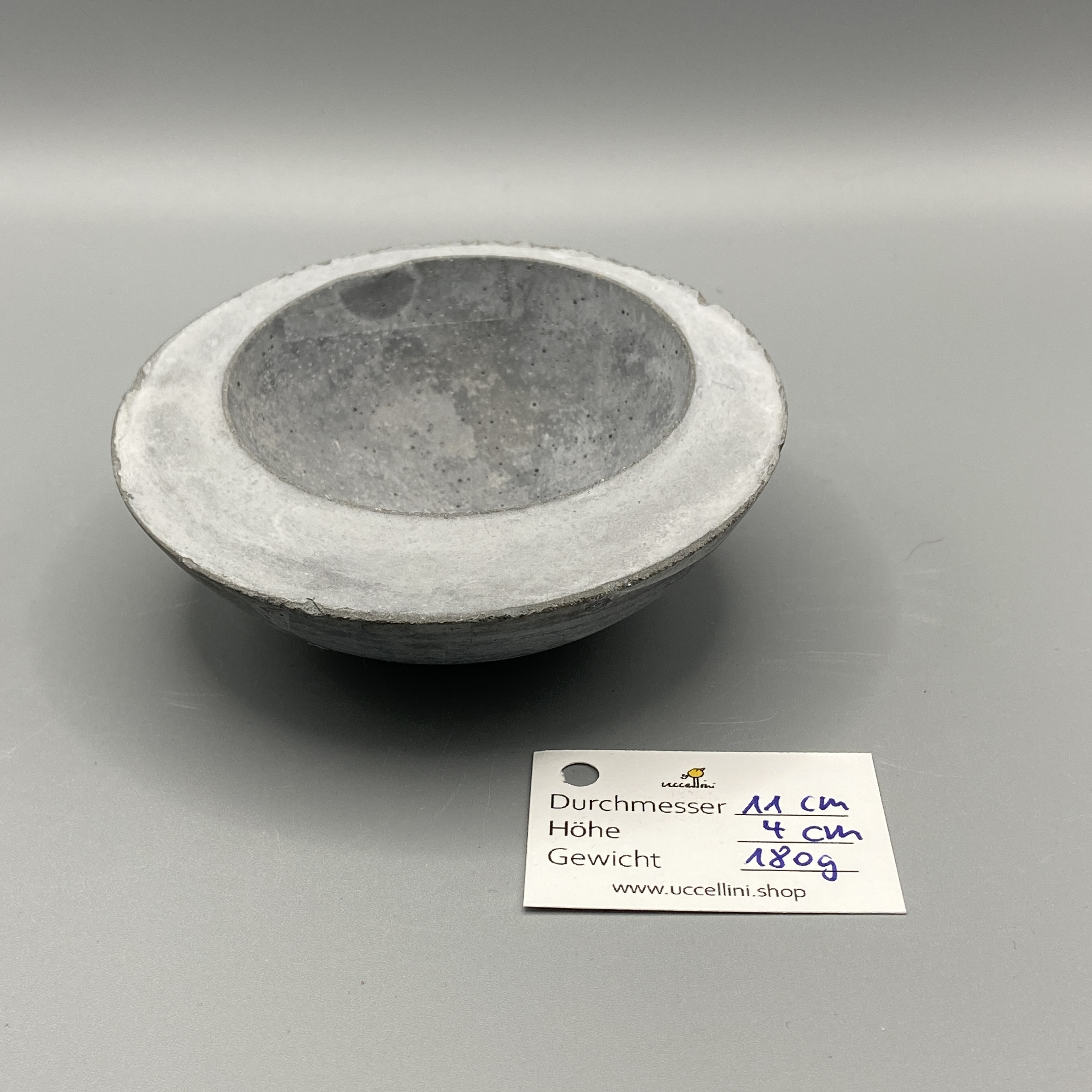 Kleine Betonschale