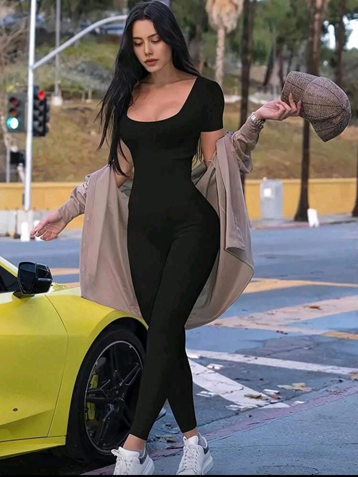 Mono negro ajustado para mujer