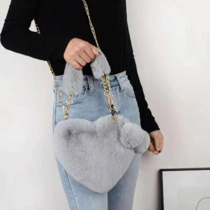Bolso de peluche en forma de corazón