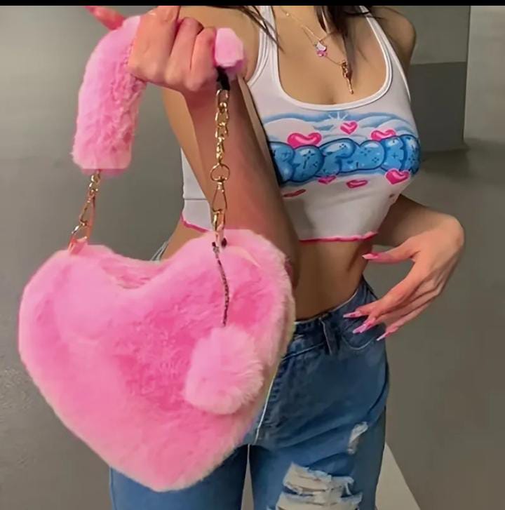 Bolso de peluche en forma de corazón