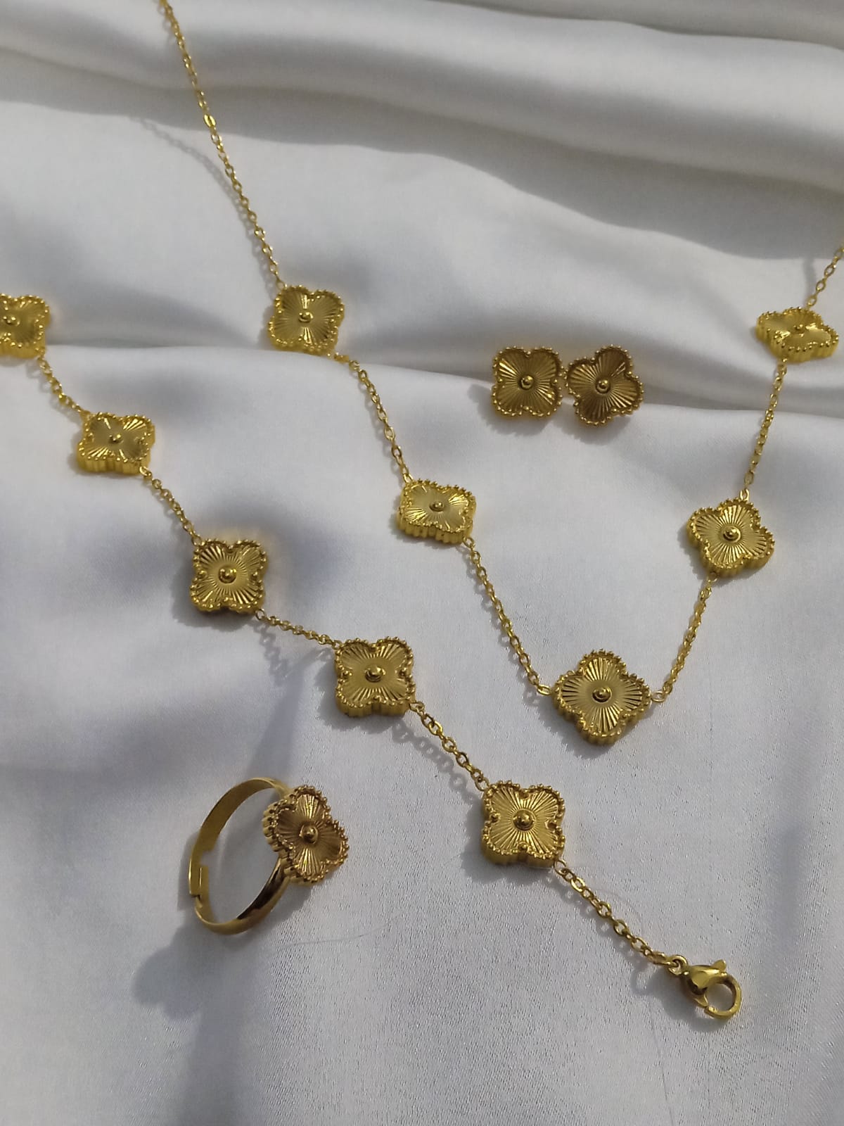 Floral Golden Clover Jewelry Set
