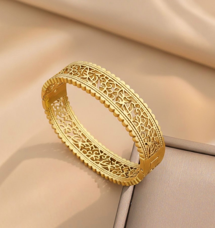 Elegant Gold Filigree Bracelet