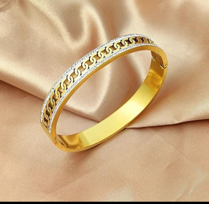Elegant Gold Bracelet