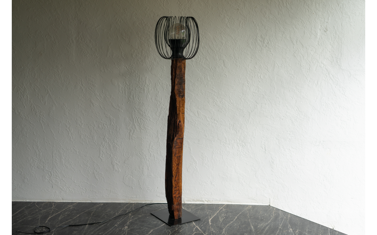 Šviestuvas iš lietuvisko ąžuolo