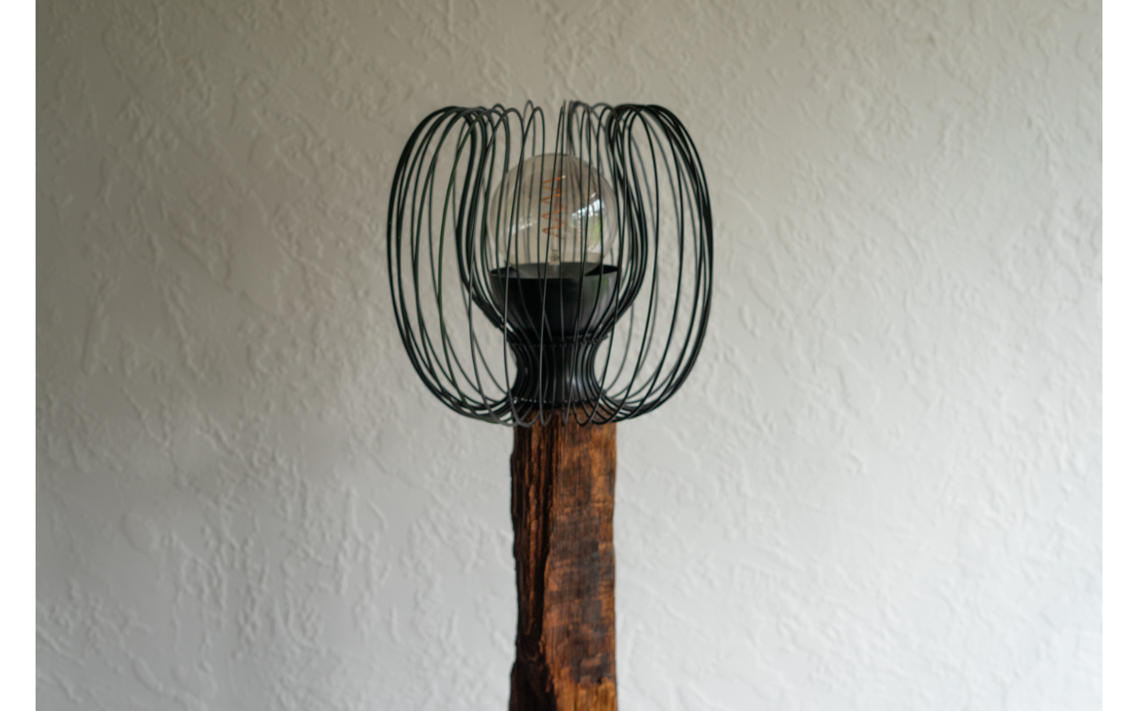 Šviestuvas iš lietuvisko ąžuolo