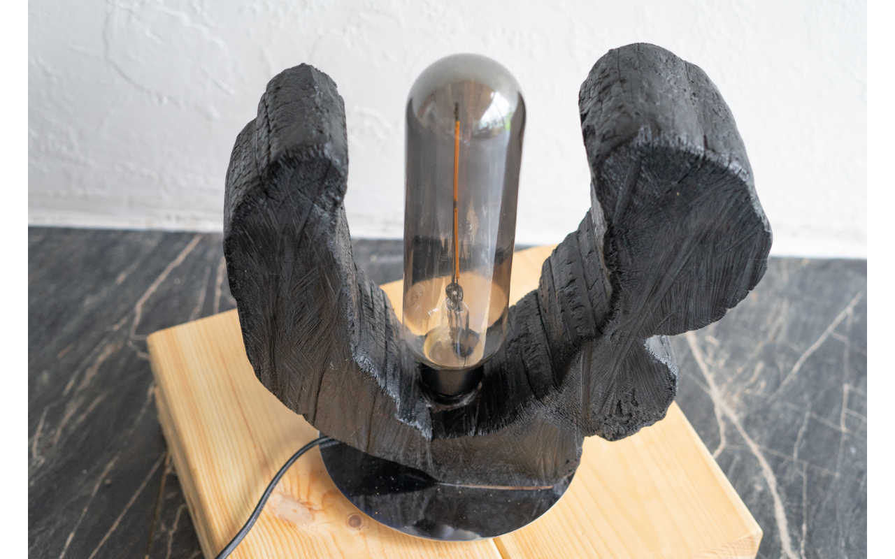 Modernus stalo šviestuvas