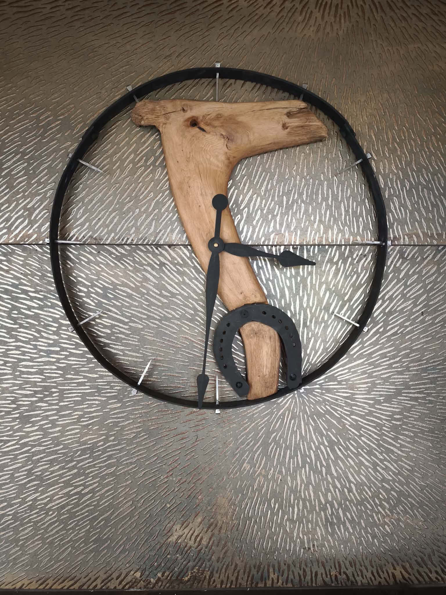 Sieninis laikrodis iš durpyno medienos