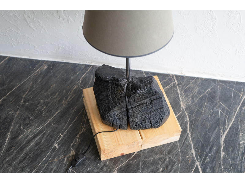 Modernus stalo šviestuvas