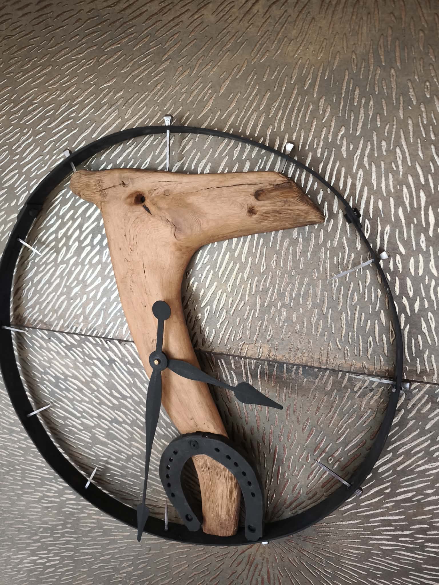 Sieninis laikrodis iš durpyno medienos