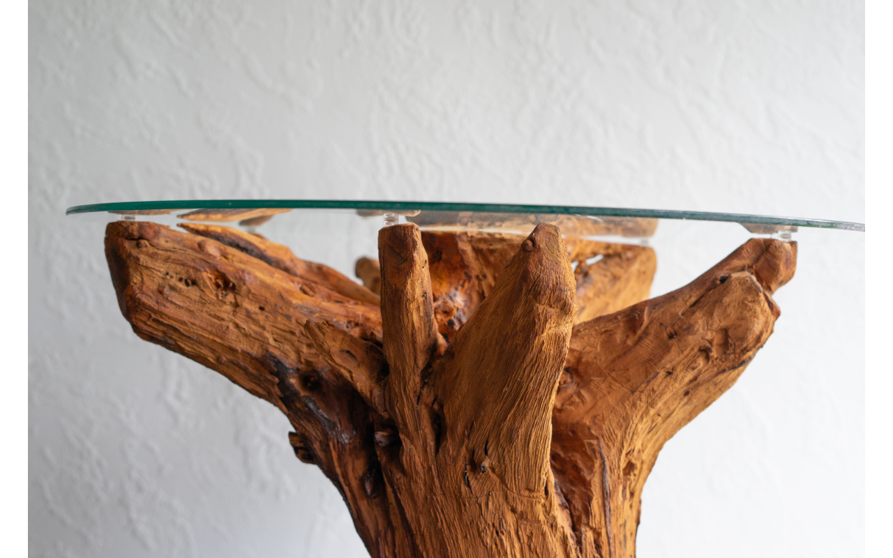 Natūralios šaknies kavos staliukas su stiklo viršumi