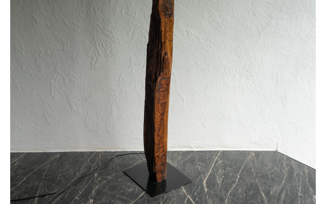 Šviestuvas iš lietuvisko ąžuolo