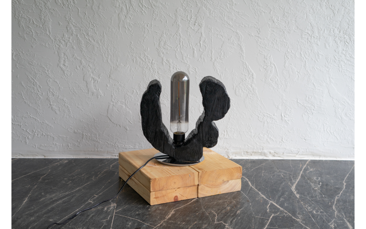 Modernus stalo šviestuvas