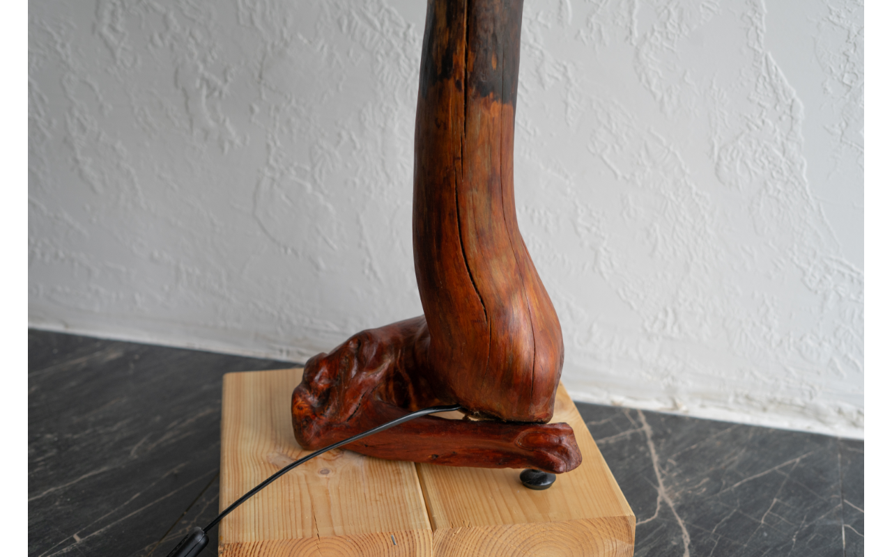 Modernus stalo šviestuvas