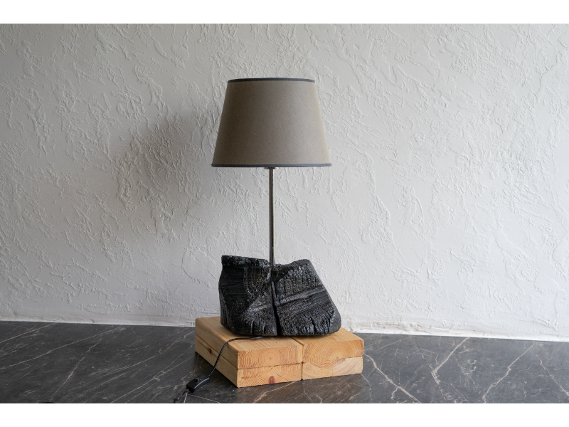 Modernus stalo šviestuvas