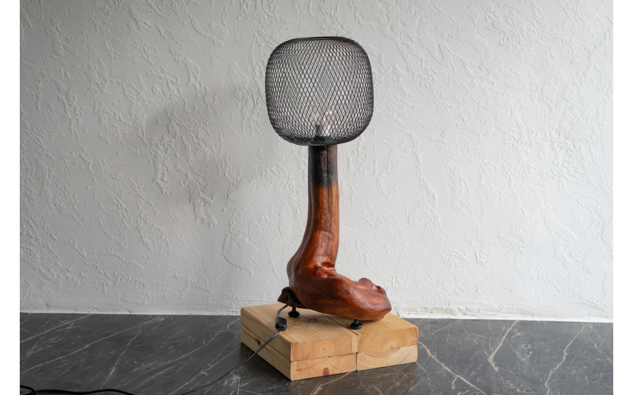 Modernus stalo šviestuvas