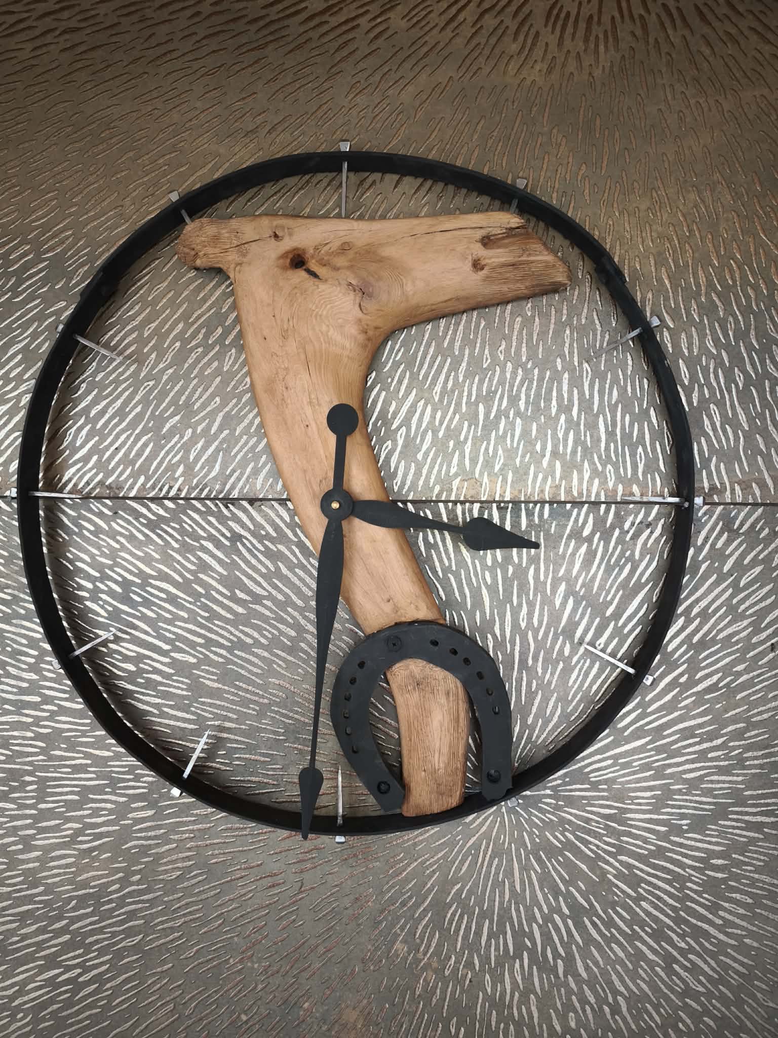 Sieninis laikrodis iš durpyno medienos