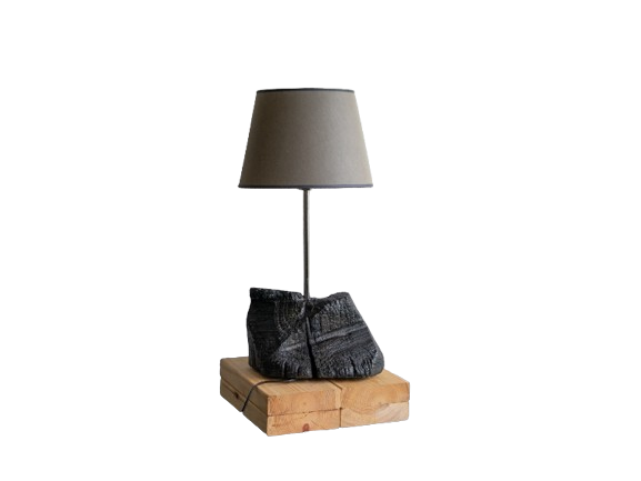 Modernus stalo šviestuvas