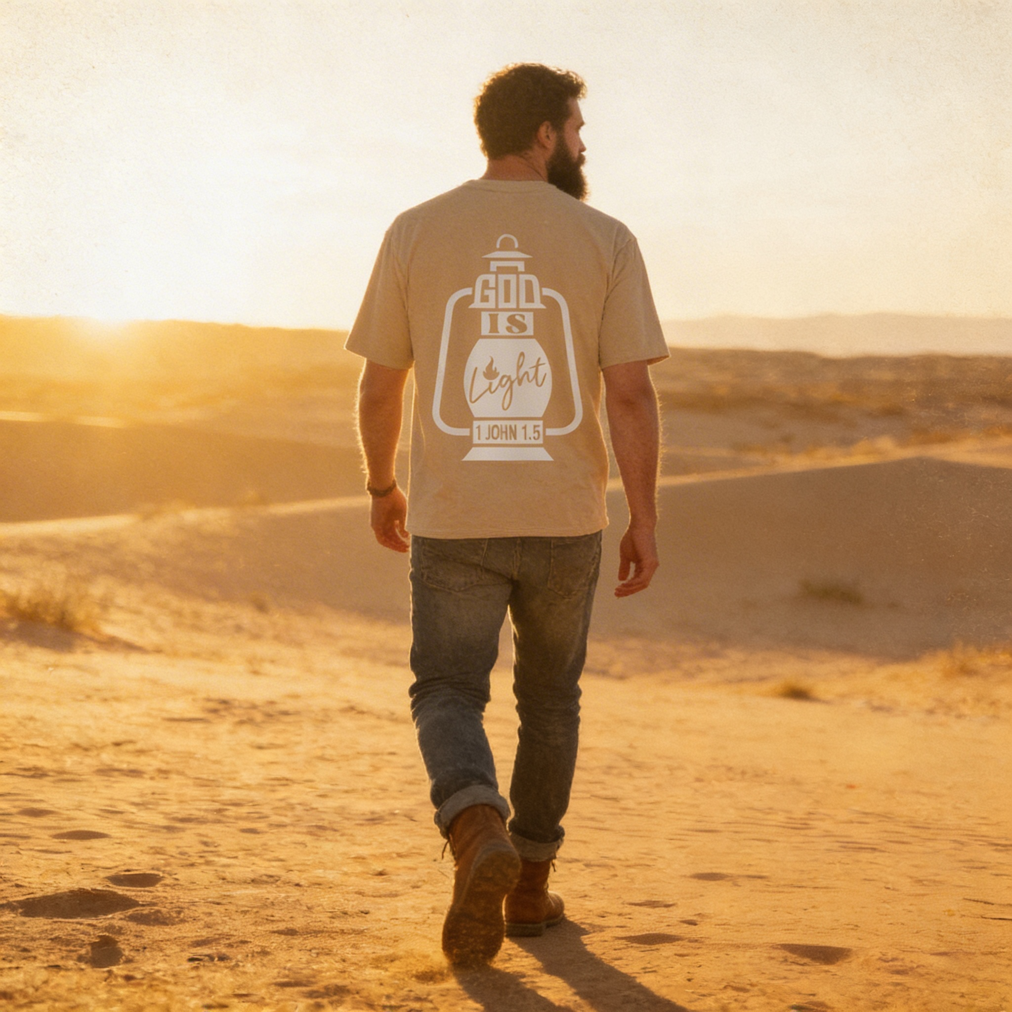 God is Light (1 John 1.5) - Camiseta Oversized 