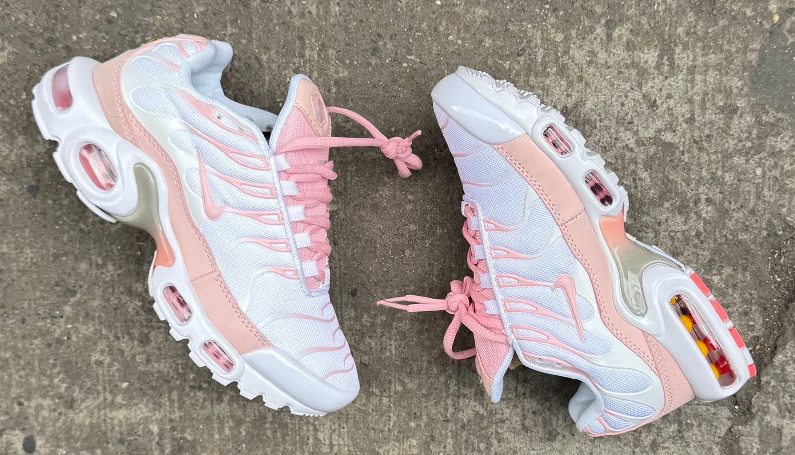 Zapatillas deportivas rosa y blanco