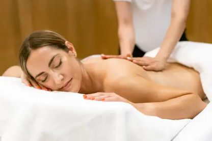 Massage Session @ PRESTIGIOUS AESTHETICS LOUNGE