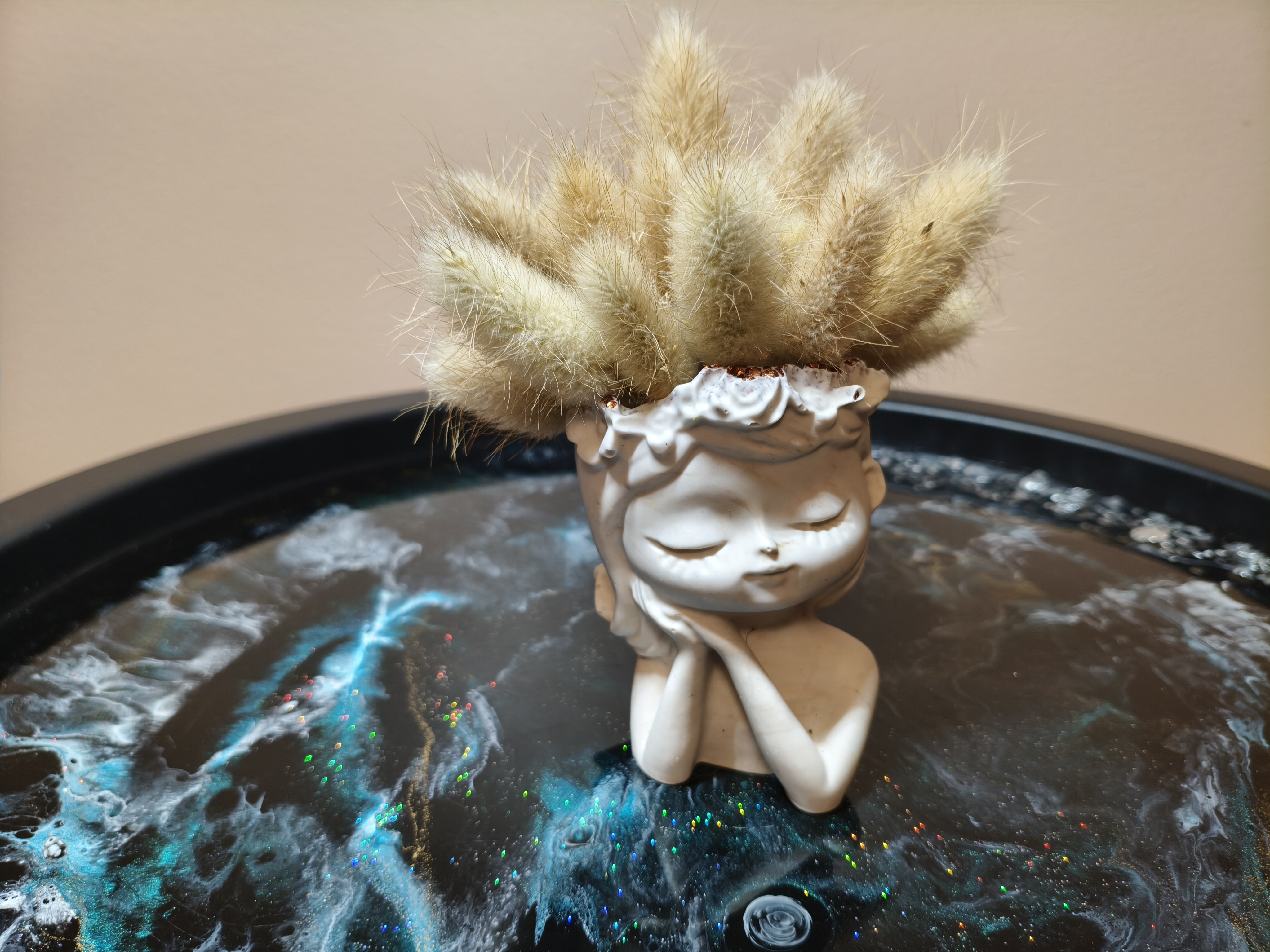 Mergaitė su „zuikio uodegėlėm“ 