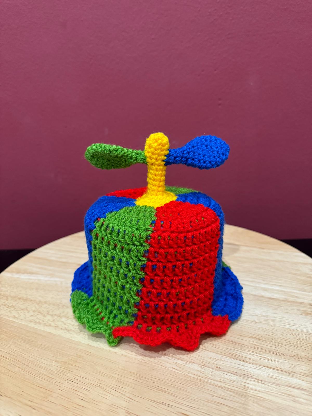 Klorollenhut Propeller – lustige WC-Deko, gehäkelt & handmade