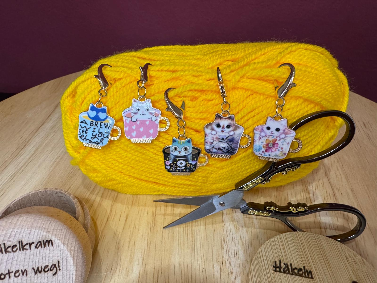 Gift Bundle „Pfoten weg & Cardio“ – Häkelzubehör Set mit Katzen-Maschenmarkierern