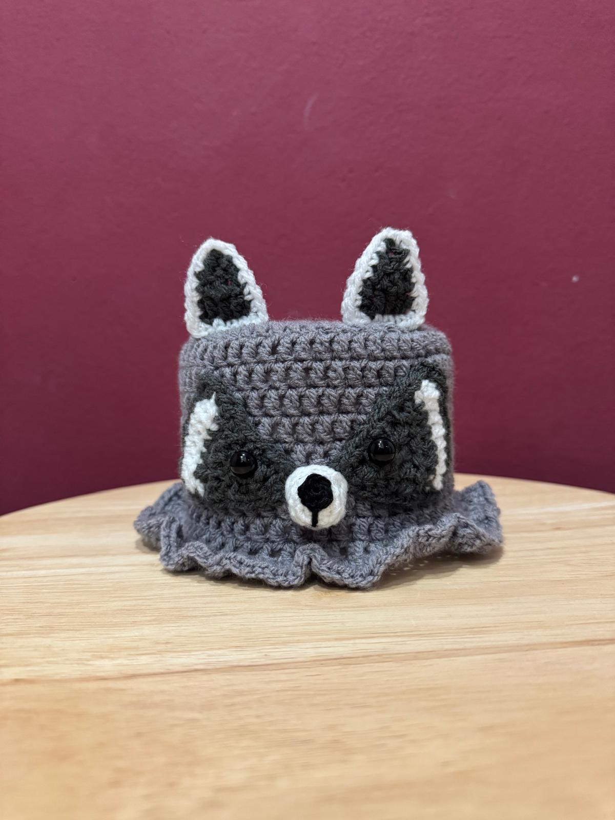 Klorollenhut Waschbär – handgehäkelt | witzige WC-Deko & Geschenkidee