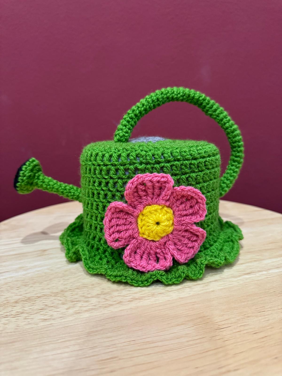 Klorollenhut Gießkanne –lustige WC-Deko, gehäkelt & handmade