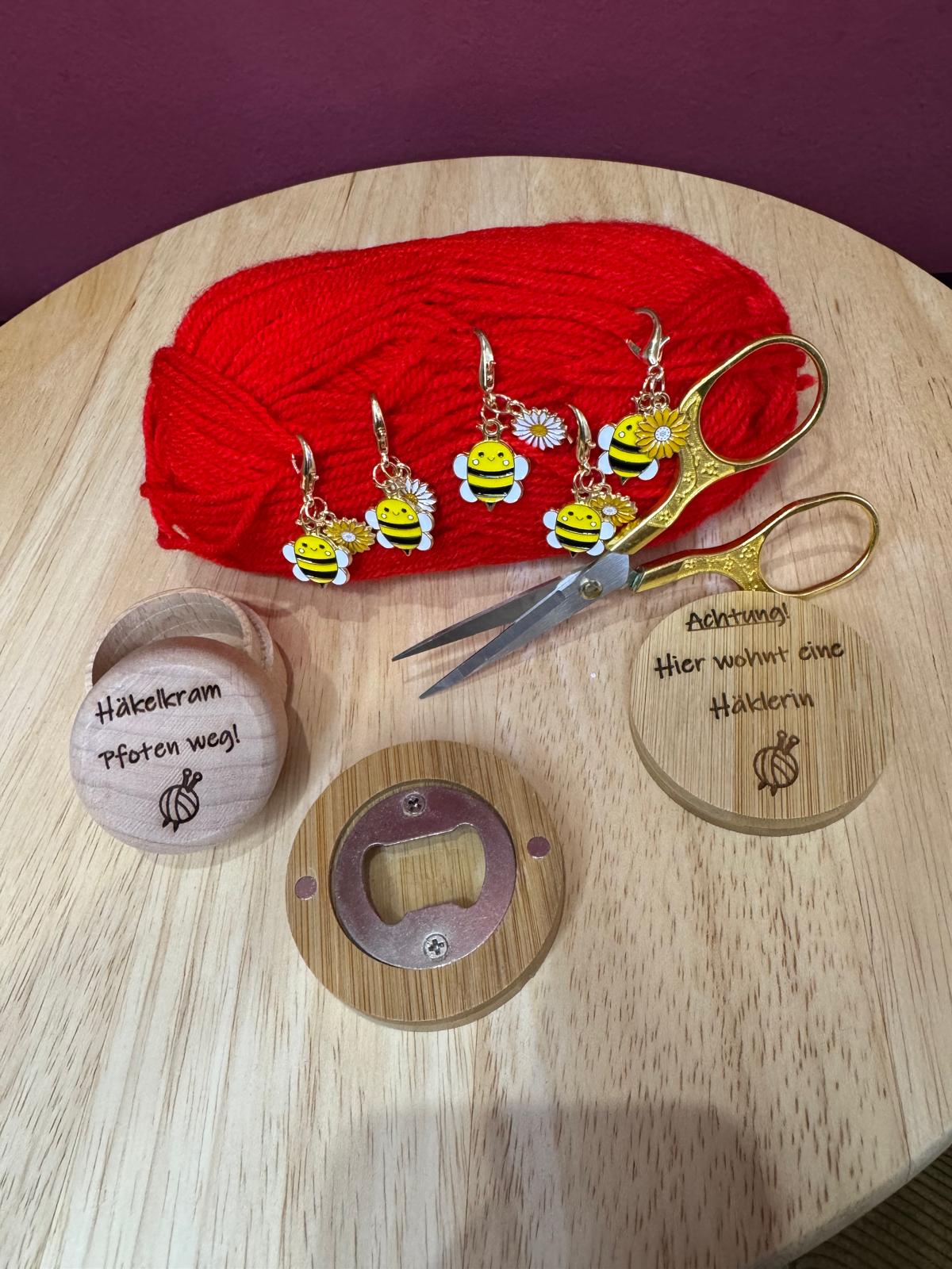 Gift Bundle „Pfoten weg & Häklerin“ – Häkelzubehör Set