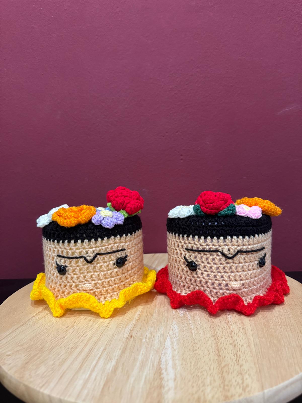 Klorollenhut Boho-Blumenkranz – bunte WC-Deko, gehäkelt & handmade