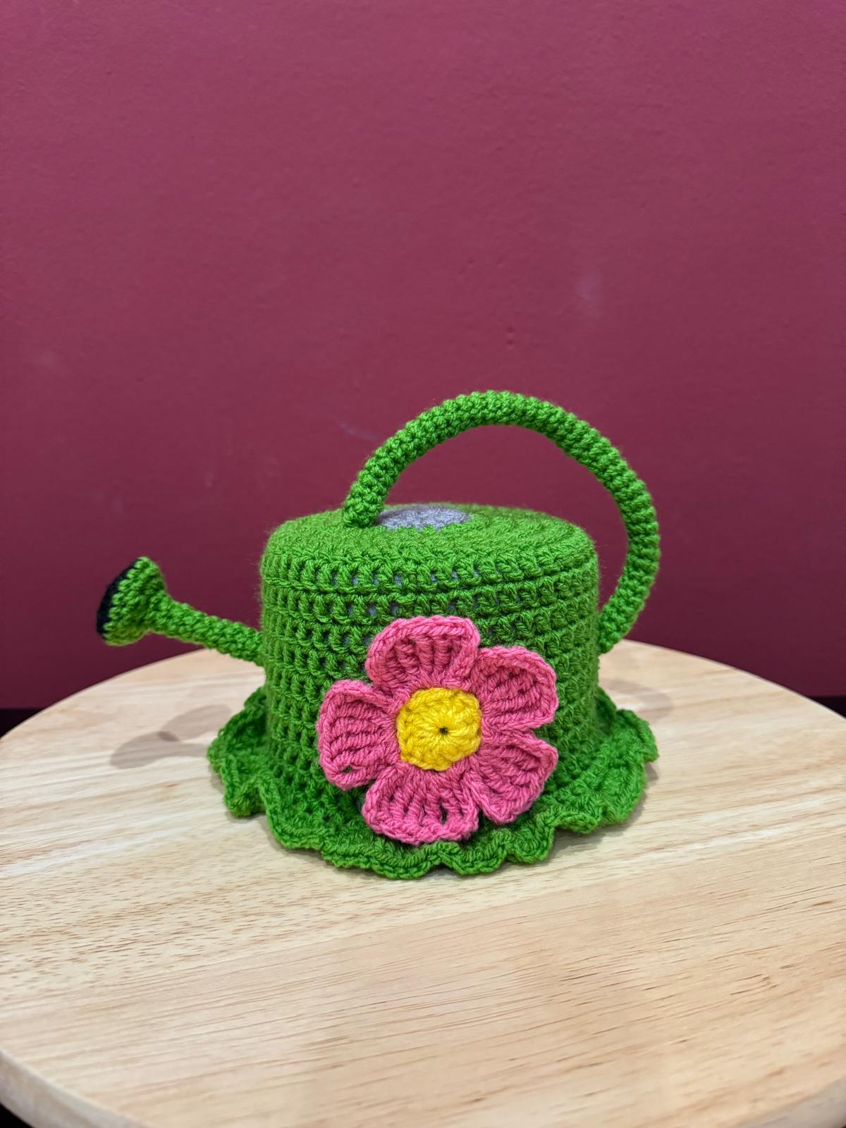 Klorollenhut Gießkanne –lustige WC-Deko, gehäkelt & handmade