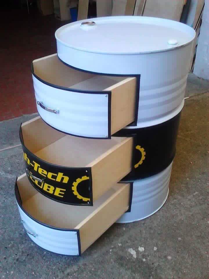  طاولات وكراسي و