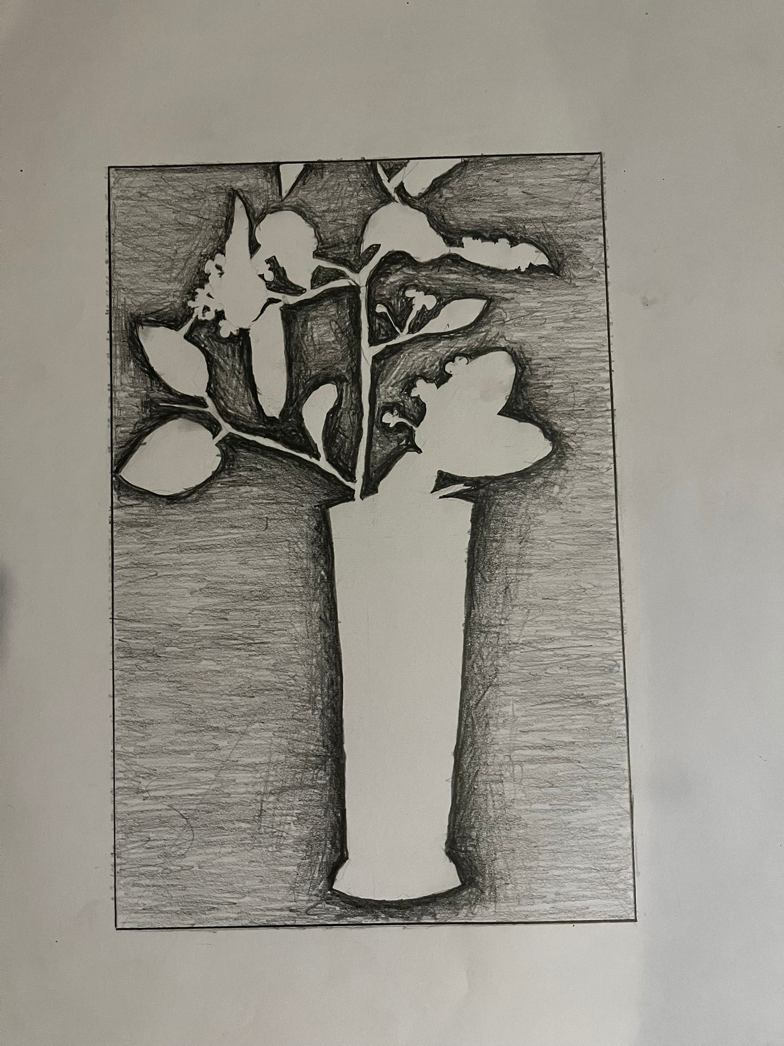 Jarra de flores em negativo