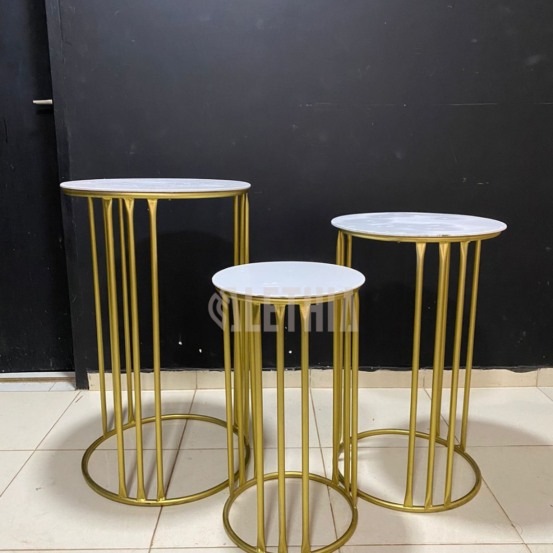 Trio de mesas cilindricas a rayas