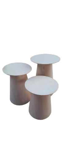 Trio de mesas conicas