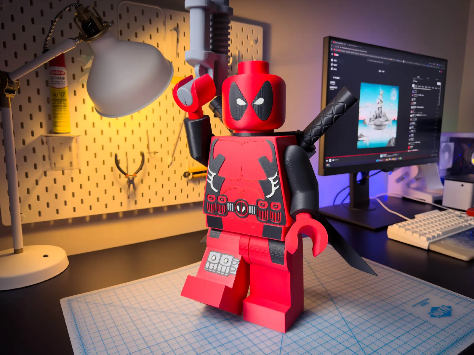 Figura grande de Deadpool tipo Lego