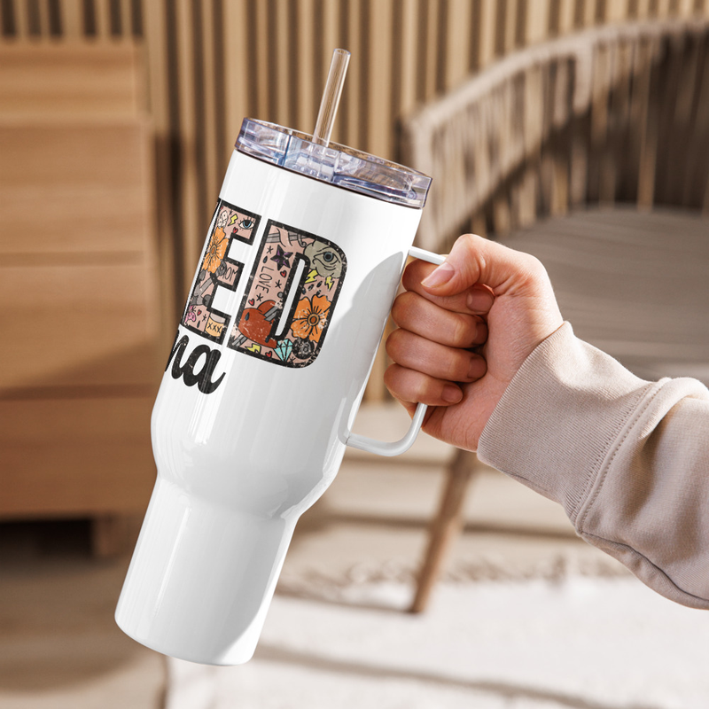 Travel mug with a handle
