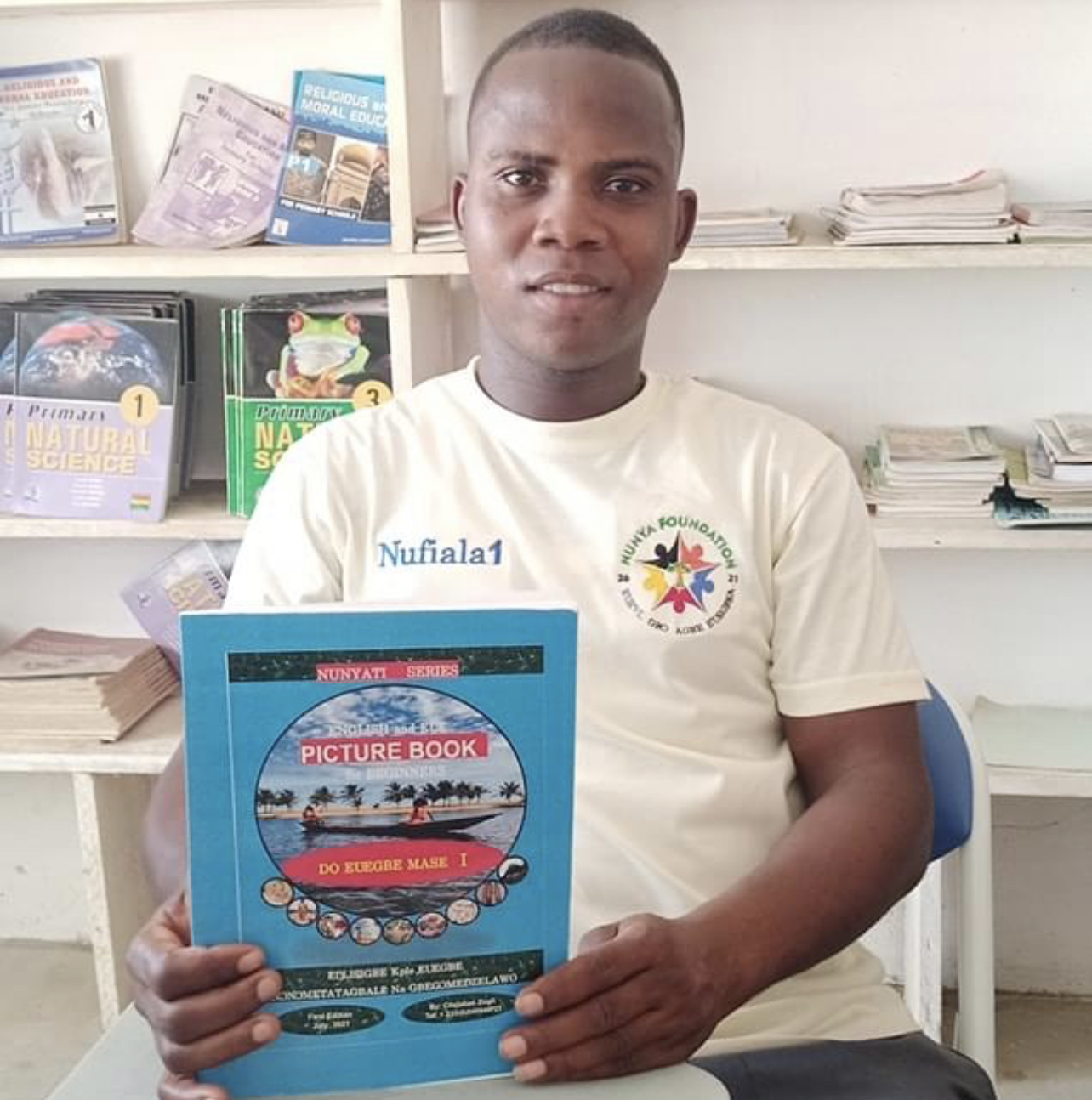 English and Eʋe Grammar Book for Beginners