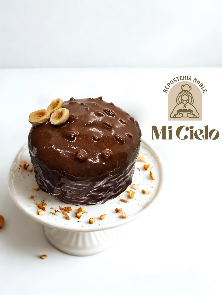 Pastel de chocolate con crema de avellanas