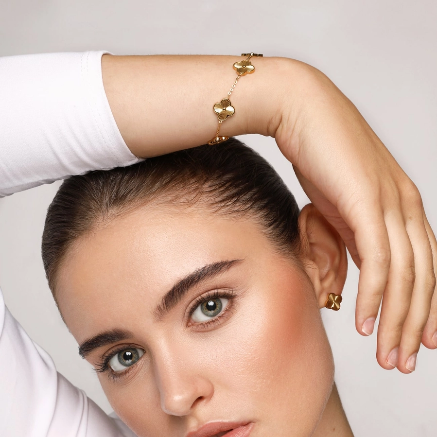 Paauksuota apyrankė su dobilo motyvais