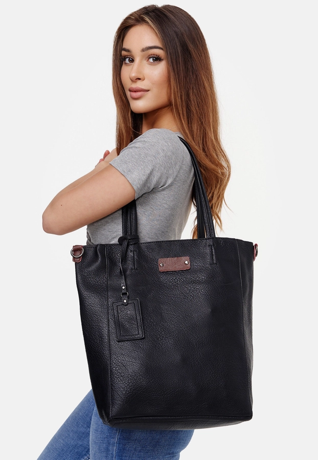 Juoda rankinė Idora