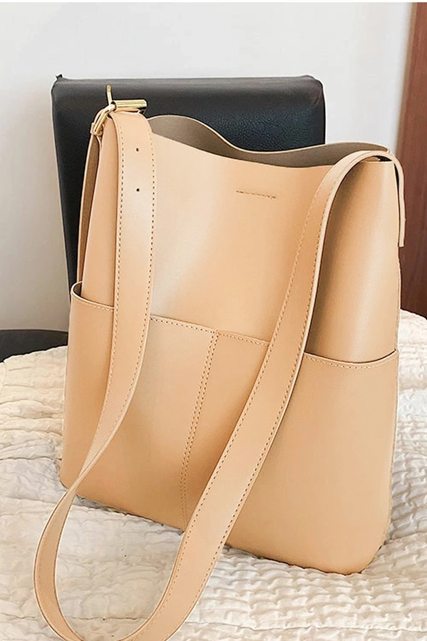 Juoda minimalistinė rankinė