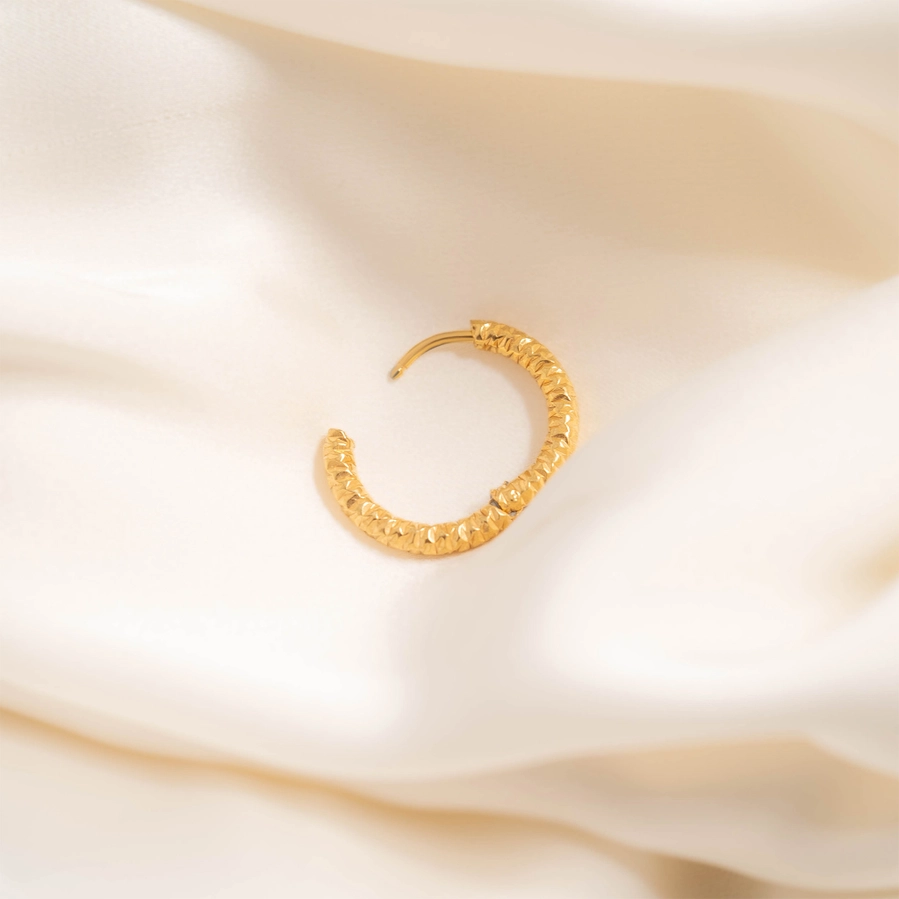 Auksiniai žiediniai auskarai