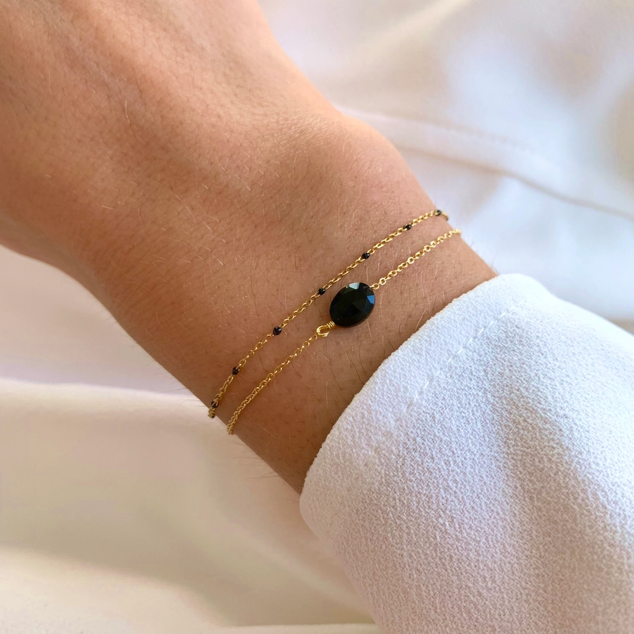 Apyrankė su onikso akmenimi