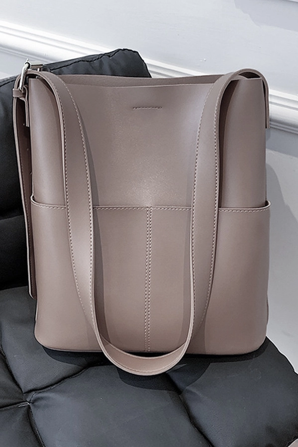 Juoda minimalistinė rankinė