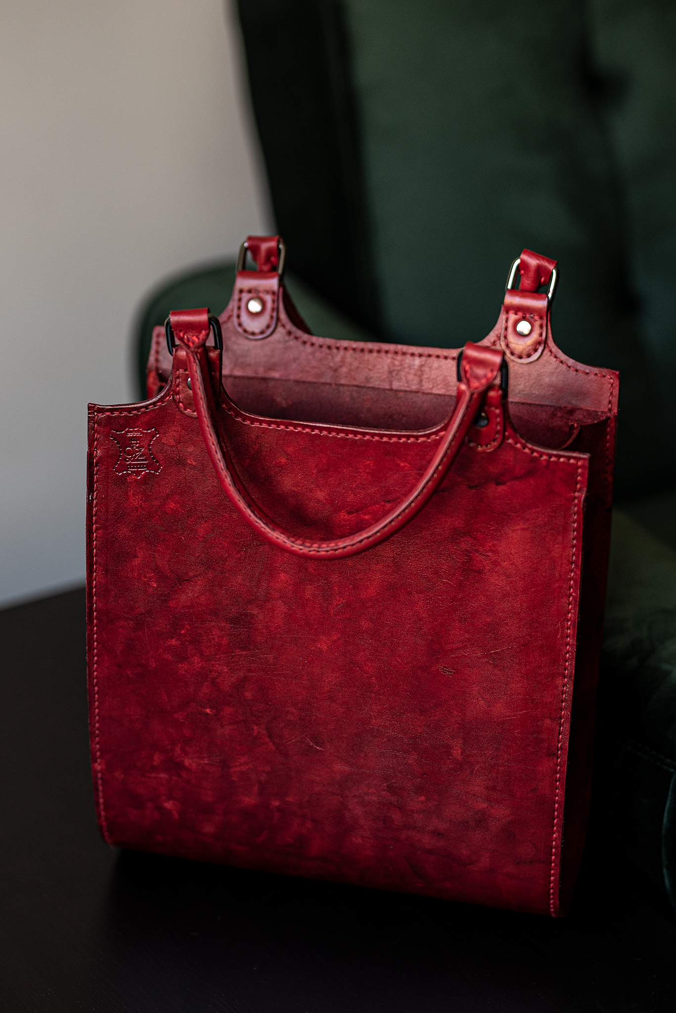 Raudona odinė rankinė